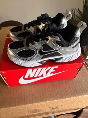 Nike Kids Black & Silver Mesh Athletic Sneakers